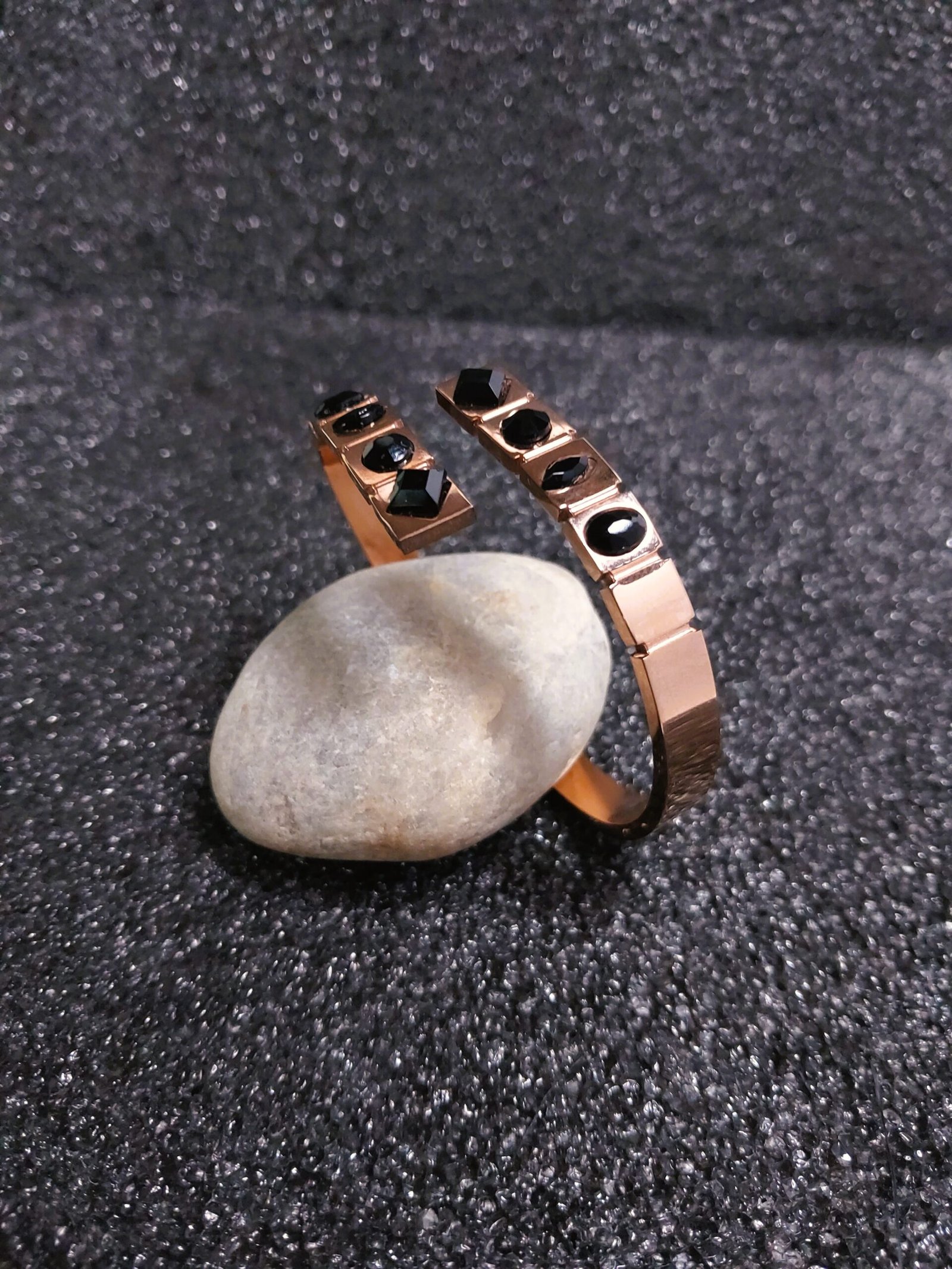 Overlap black crystal rose gold cuff