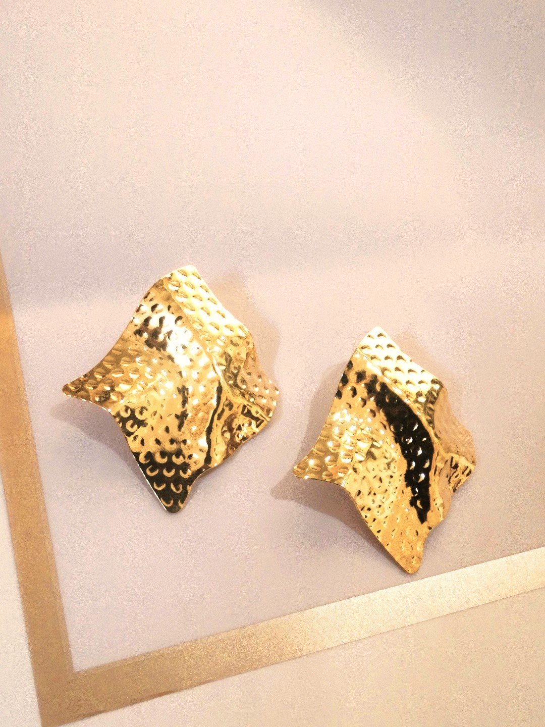 Textured wrinkle dangles