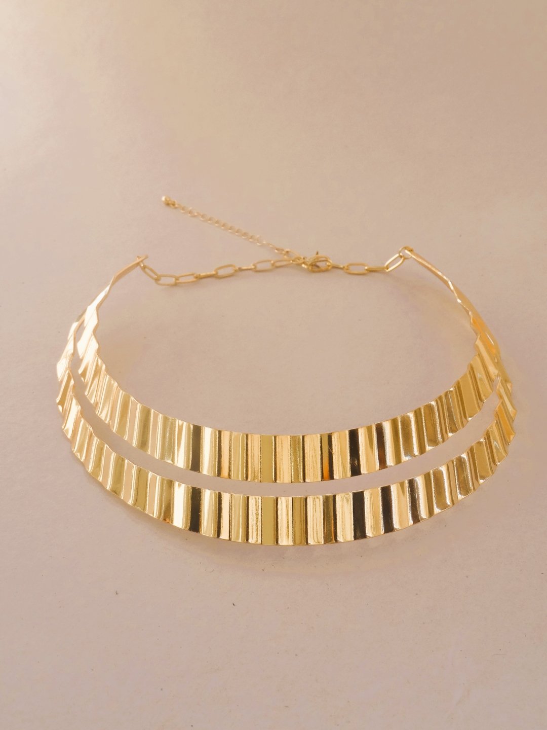 Metal wave textured choker